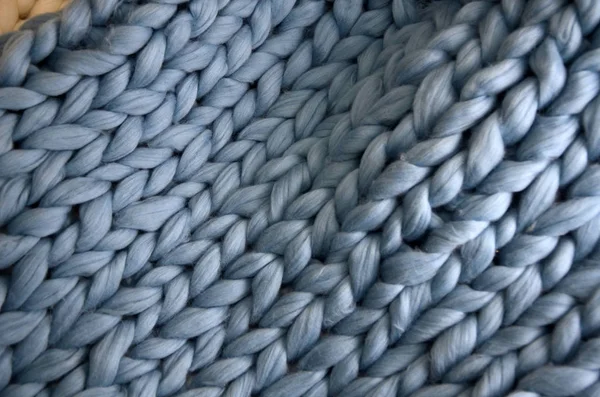 手染め紡績用メリノ ・ ウール、メリノウールの手作りニット大きな毛布、超分厚い糸、トレンディなコンセプト — ストック写真
