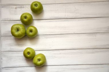 kırmızı ve yeşil elmalar