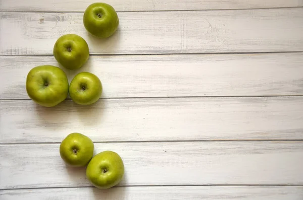 Rote und grüne Äpfel — Stockfoto