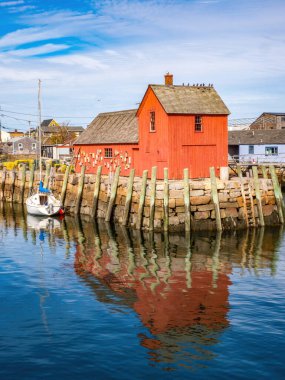 Rockport 'ta kırmızı balıkçı kulübesi