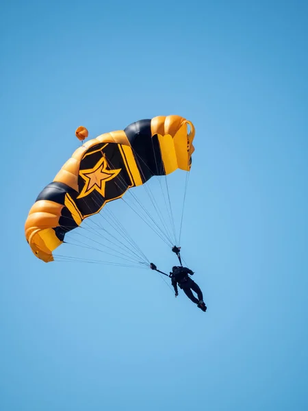 Paraquedistas Exército Show Aéreo — Fotografia de Stock