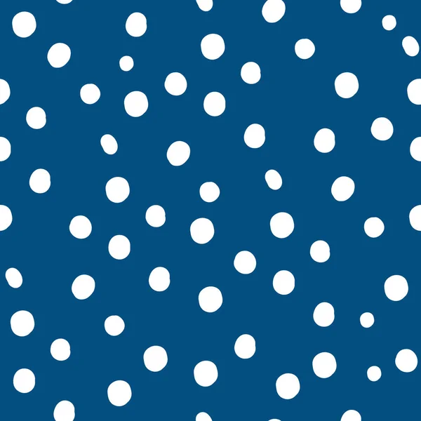 Branco Polka Dot Pattern com pantone cor do ano clássico fundo azul. Padrão de repetição sem costura. Textura repetitiva elegante. — Vetor de Stock