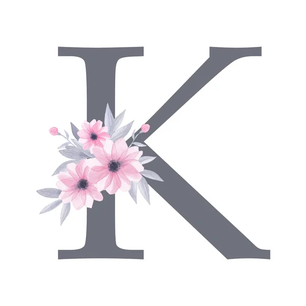 Engelskt alfabet. Brev K. Monogram med akvarell blommönster - rosa blommor, grå blad. Isolerad på vit bakgrund. Handmålning illustration. Typsnitt för design, gratulationskort och andra. — Stockfoto