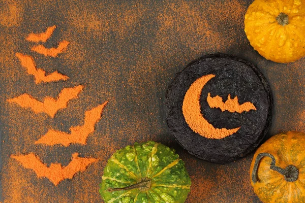 Halloween naleśniki na tle dekoracji Halloween — Zdjęcie stockowe