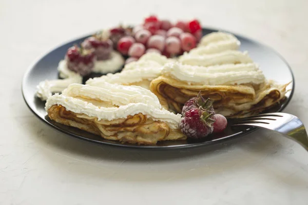 Frittelle con bacche e ricotta — Foto Stock