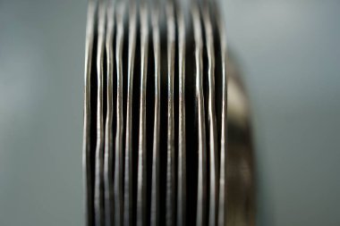 Metalik Tabaklar Kapat