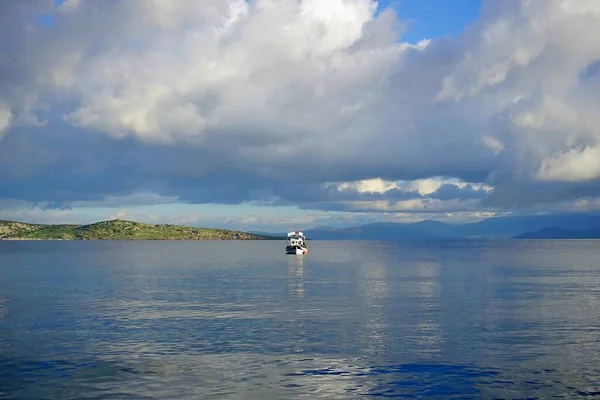 Traditionelles Fischerboot Golkoy Beach — Stockfoto