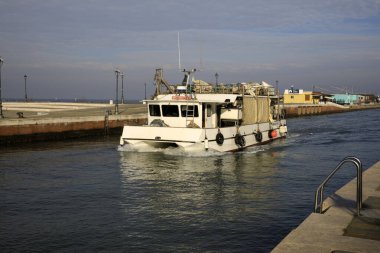 Cesenatico (Fc), İtalya - 1 Ocak 2019: Liman kanalı Leonardesque, Cesenatico, Forli Cesena, Emilia Romagna, İtalya.