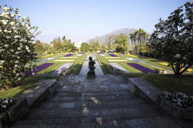 Verbania (Vco), İtalya - 01 Nisan 2017: Villa Taranto botanik bahçeleri, Verbania, Piedmont, İtalya