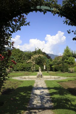Stresa (Vco), İtalya - 2 Haziran 2018: Villa Pallavicino bahçesi, Stresa, Verbano-Cusio-Ossola, Piedmont, Ital