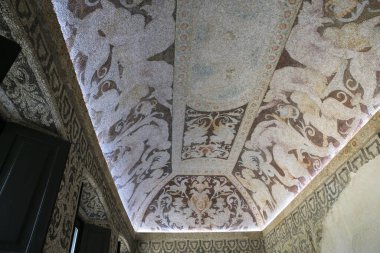 Lainate (Mi), İtalya - 16 Haziran 2018: Villa Litta Borromeo Visconti ninfeo iç tavan, Lainate, Milan, Lombardy, İtalya
