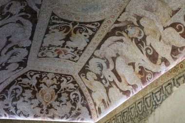 Lainate (Mi), İtalya - 16 Haziran 2018: Villa Litta Borromeo Visconti ninfeo iç tavan, Lainate, Milan, Lombardy, İtalya