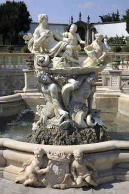 Lainate (Mi), İtalya - 16 Haziran 2018: Villa Litta Borromeo Visconti çeşme detayı, Lainate, Milan, Lombardy, İtalya