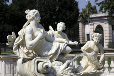Lainate (Mi), İtalya - 16 Haziran 2018: Villa Litta Borromeo Visconti çeşme detayı, Lainate, Milan, Lombardy, İtalya