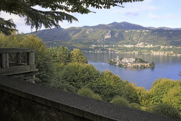 Orta San Giulio イタリア 2019年9月2日 イタリア ピエモンテ州ノバラ湖のサン ジュリオ島の風景 — ストック写真