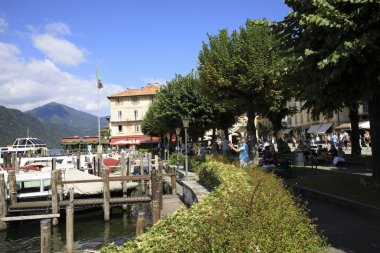 Orta San Giulio (Hayır), İtalya - 02 Eylül 2019: Orta göl, Novara, Piedmont, İtalya 'daki küçük liman 