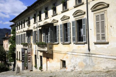 Orta San Giulio (Hayır), İtalya - 02 Eylül 2019: Orta San Giulio, Orta, Novara, Piedmont, İtalya 'da tipik bir ev 