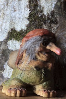 Norveç, Norveç ve Avrupa 'da hediyelik eşya satan bir dükkanda hediyelik eşya satıyor