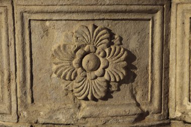 Ascanio (Si), İtalya - 01 Haziran 2016: Eski bir çeşme, Ascanio, Beton senesi, Toskana, İtalya
