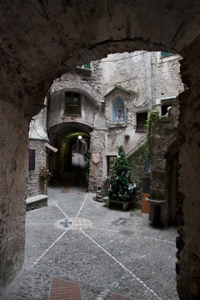 Dolceacqua イタリア 2017年12月19日 Dolceacqua村の中の古い家のビュー リグーリア州 イタリア — ストック写真