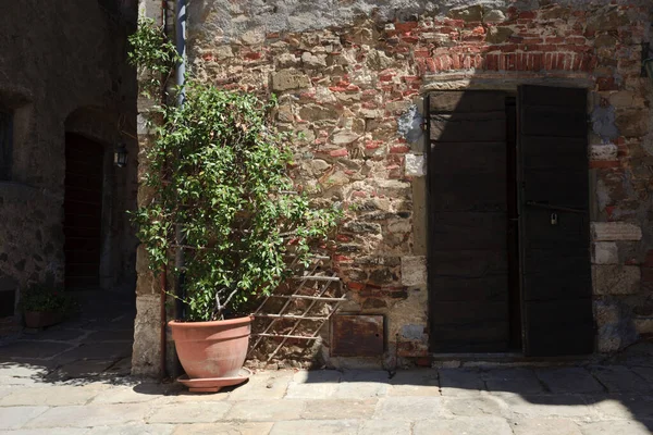 Montemerano Italy September 2017 Typical Brick Wall Montemerano Village Manciano — Stock Photo, Image