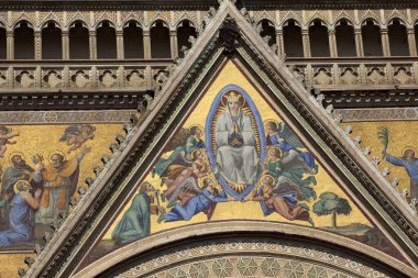 Orvieto (Tr), İtalya - 10 Mayıs 2016: Orvieto katedralinin belli bir cephesi, Terni, Umbria, İtalya