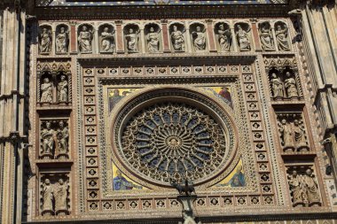 Orvieto (Tr), İtalya - 10 Mayıs 2016: Orvieto katedralinin belli bir cephesi, Terni, Umbria, İtalya