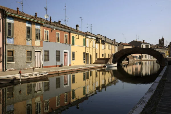 Comacchio Italy April 2017 Houses Comacchio Village Reflecting Water Delta — ストック写真