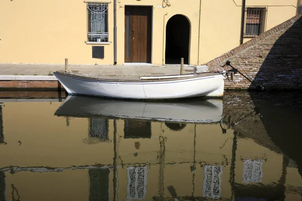 Comacchio Aprile 2017 Case Località Comacchio Che Specchiano Nell Acqua — Foto Stock