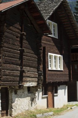 Ponte (Vco), İtalya - 06 Mart 2017: Tipik bir Walser evi, Formazza Vadisi, Ossola Vco, Piedmont, İtalya