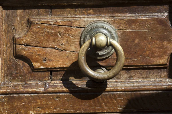 Norcia Ιταλία Μαΐου 2015 Ένα Παλιό Χτύπημα Μια Πόρτα Norcia — Φωτογραφία Αρχείου