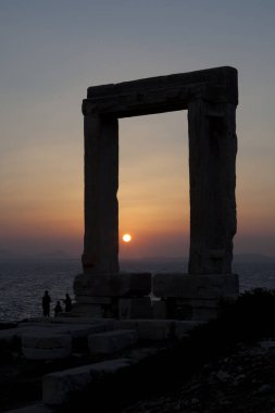 Naxos Town, Naxos / Yunanistan - 23 Ağustos 2014: Apollo, Portara, Naxos Town, Naxos, Cyclades Adaları, Yunanistan 