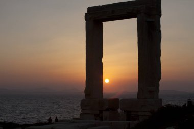 Naxos Town, Naxos / Yunanistan - 25 Ağustos 2014: Apollo, Portara, Naxos Town, Naxos, Cyclades Adaları, Yunanistan 