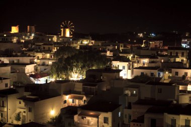 Vivlos, Naxos / Yunanistan - 25 Ağustos 2014: The Vivlos village in the night, Naxos, Cyclades Adaları, Yunanistan