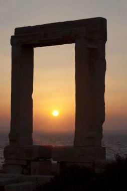 Naxos Town, Naxos / Yunanistan - 25 Ağustos 2014: Apollo, Portara, Naxos Town, Naxos, Cyclades Adaları, Yunanistan 