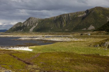 Vesteralen Adaları / Norveç - 31 Ağustos 2017: Özellikle bir plaj kayaları, Vesteralen, Nordland, Norveç, İskandinavya, Avrupa