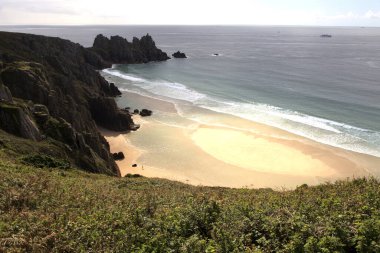 Porthcurno (İngiltere), Uk - 16 Ağustos 2015: Porth Chapel Beach, Porthcurno, Cornwall, İngiltere, Birleşik Krallık.