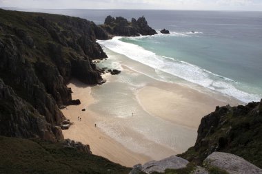 Porthcurno (İngiltere), Uk - 16 Ağustos 2015: Porth Chapel Beach, Porthcurno, Cornwall, İngiltere, Birleşik Krallık.