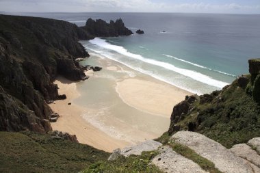 Porthcurno (İngiltere), Uk - 16 Ağustos 2015: Porth Chapel Beach, Porthcurno, Cornwall, İngiltere, Birleşik Krallık.