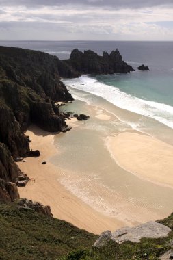 Porthcurno (İngiltere), Uk - 16 Ağustos 2015: Porth Chapel Beach, Porthcurno, Cornwall, İngiltere, Birleşik Krallık.
