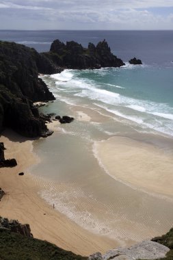 Porthcurno (İngiltere), Uk - 16 Ağustos 2015: Porth Chapel Beach, Porthcurno, Cornwall, İngiltere, Birleşik Krallık.