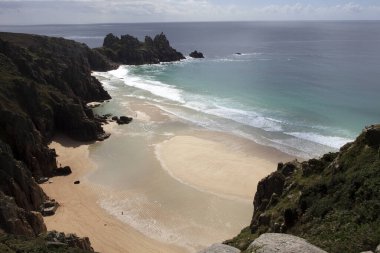 Porthcurno (İngiltere), Uk - 16 Ağustos 2015: Porth Chapel Beach, Porthcurno, Cornwall, İngiltere, Birleşik Krallık.