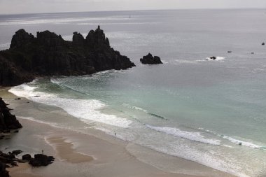 Porthcurno (İngiltere), Uk - 16 Ağustos 2015: Porth Chapel Beach, Porthcurno, Cornwall, İngiltere, Birleşik Krallık.