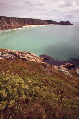 Porthcurno (İngiltere), Uk - 16 Ağustos 2015: Porth Chapel Beach, Porthcurno, Cornwall, İngiltere, Birleşik Krallık.