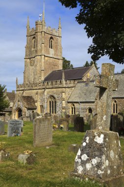 Avebury (İngiltere), Uk - 5 Ağustos 2015: İngiltere 'nin Wiltshire kentindeki Avebury köyündeki kilise ve mezarlık.