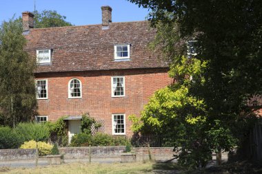 Avebury (İngiltere), Uk - 05 Ağustos 2015: Avebury köyünde tipik bir ev, Wiltshire, İngiltere, Birleşik Krallık.