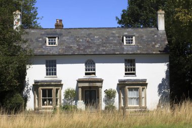 Avebury (İngiltere), Uk - 05 Ağustos 2015: Avebury köyünde tipik bir ev, Wiltshire, İngiltere, Birleşik Krallık.