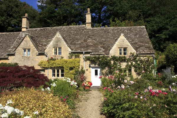 Bibury Inghilterra Regno Unito Agosto 2015 Bibury Village View Gloucestershire — Foto Stock