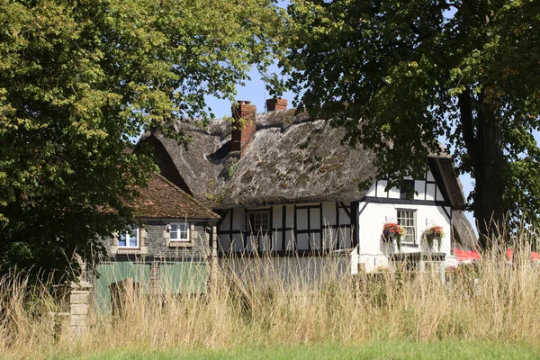 Avebury Anglia Sierpnia 2015 Typowy Dom Wiosce Avebury Wiltshire Anglia — Zdjęcie stockowe