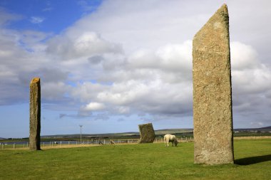 Stennessl - Orkney (İskoçya), Uk - 06 Ağustos 2018: Anakara, Orkney, İskoçya, İskoçya, İskoçya, İskoçya, Birleşik Krallık 'ta Stenness' in Ayakta Taşları, Neolitik Megalithler 